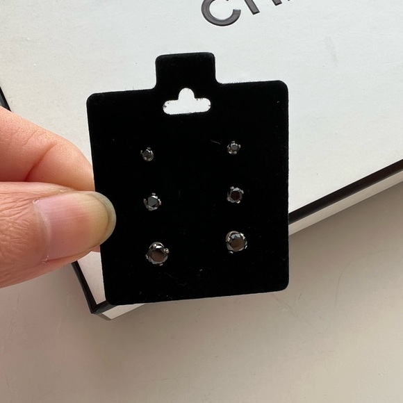 Earring bundle - Picture 3 of 5